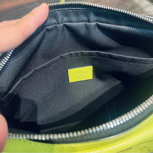 RESERVED FOR BUYER GIVEAWAY LOUIS VUITTON EUC Taigarama Neon Yellow MSNGR Bag - Picture 16 of 17